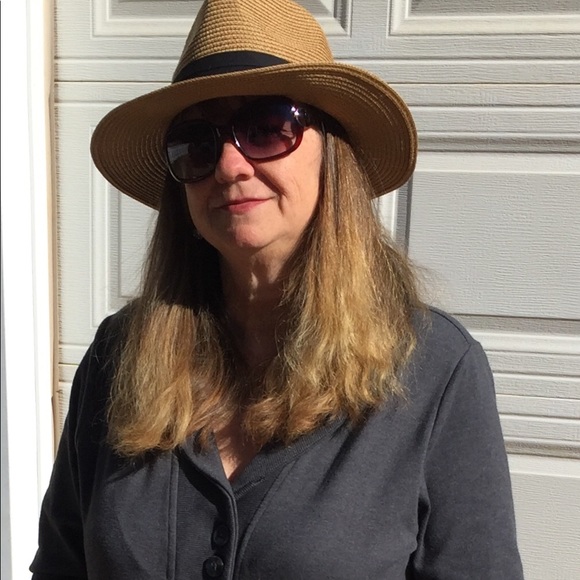 Meet your Posher, Mary - Picture 3 of 3